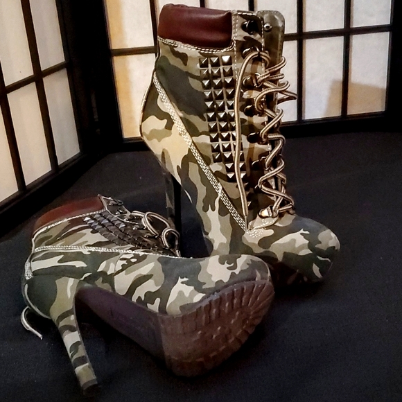 camo boots  Dollhouse boots - Picture 10 of 11
